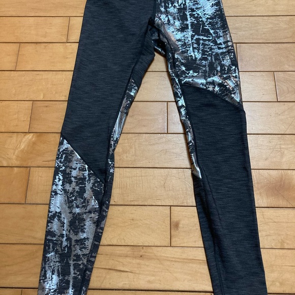 LuluLemon size 6 luxtreme highwaisted leggings - Picture 1 of 3